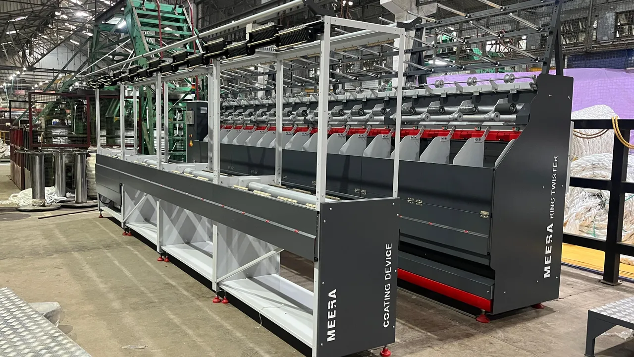 Kiss Roll Machines for Artificial Turf & Outdoor Landscaping | Meera