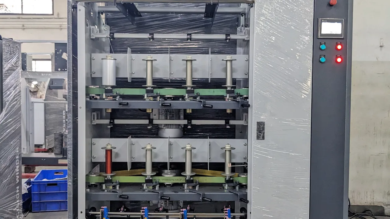 Covering Machine for Hosiery, Activewear & Stretch Garments | Meera